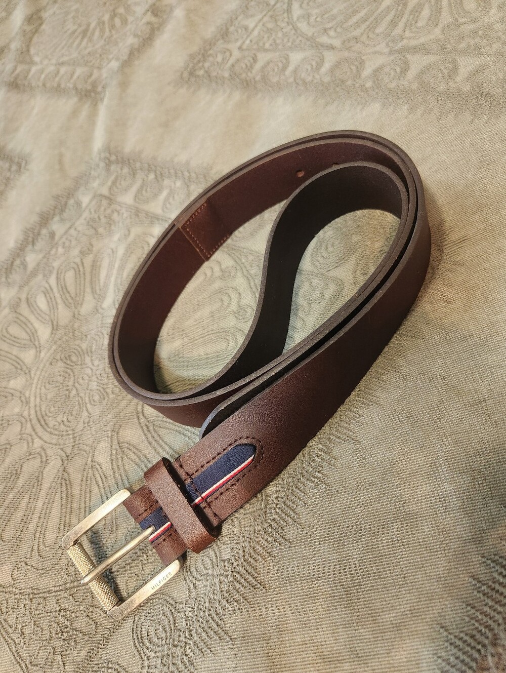 Classic Brown Leather Men's Belt with Contrast Stitching Tommy Hilfiger